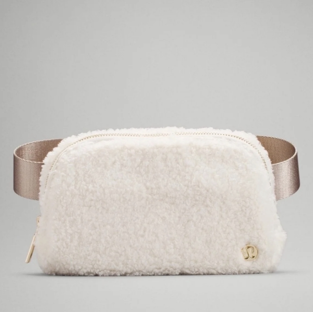 Lululemon everywhere fleece belt bag